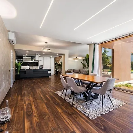 Fllad E Vale Luxury Private Pool By Pikhost ヴィラ Trajas